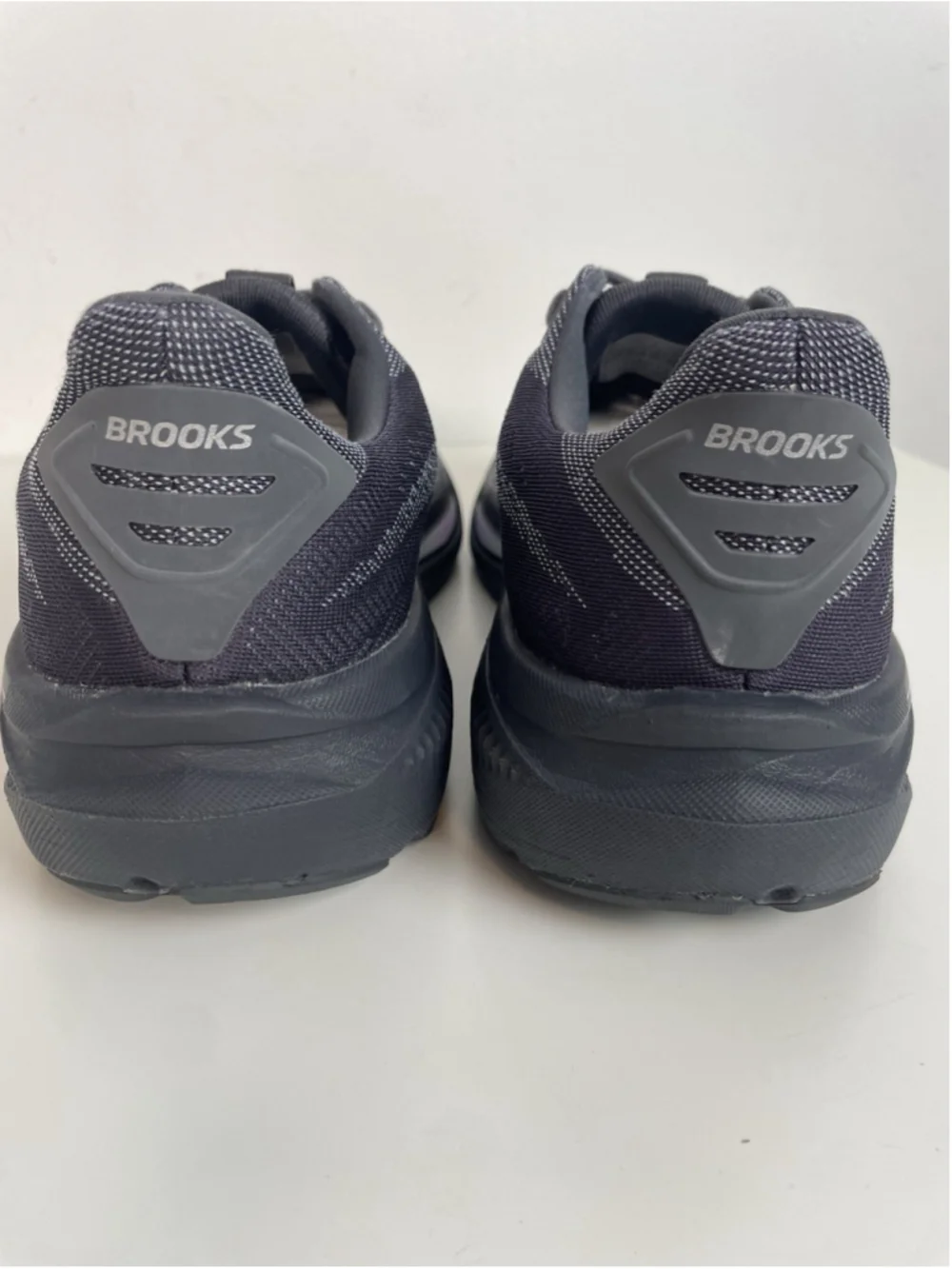 Brooks Ghost 17 Running Shoes Womens 12 Road Walking Sneakers Gym